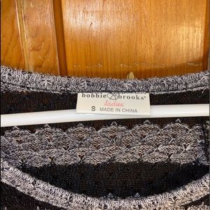 Light-knit long sleeve Bobbie Brooks top!